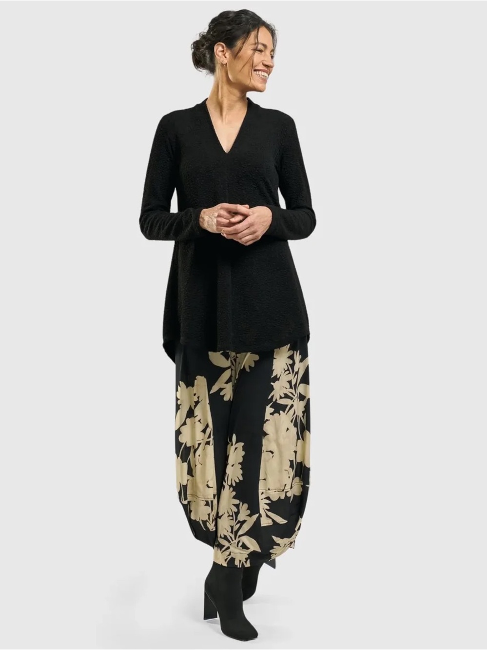 ALEMBIKA Jacquard Knit V-Neck Long Sleeve Textured Tunic Top Black Size 6